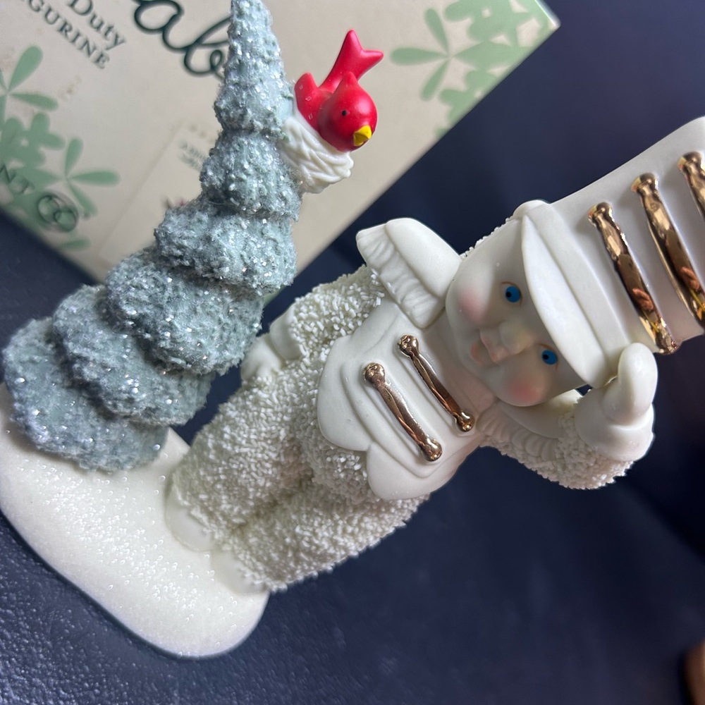 Department 56 Snowbabies On Duty Soldier Baby With Tree 2010 - Picture 3 of 9